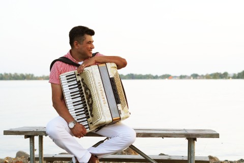 Lenno Maia lança nova versão de “Videira”, sucesso do saudoso pastor Cláudio Clar