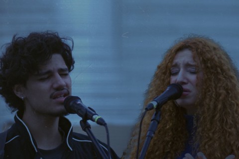 Vitória Frozi & Kaleb Fernandes do Cultura do Céu juntos na canção “Herege”